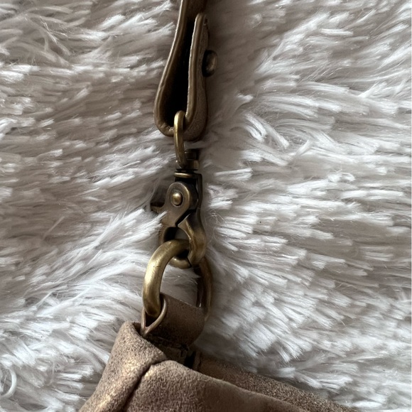 New in dust bag vintage Donald Pliner gold bag. Beautiful details. - Picture 5 of 11